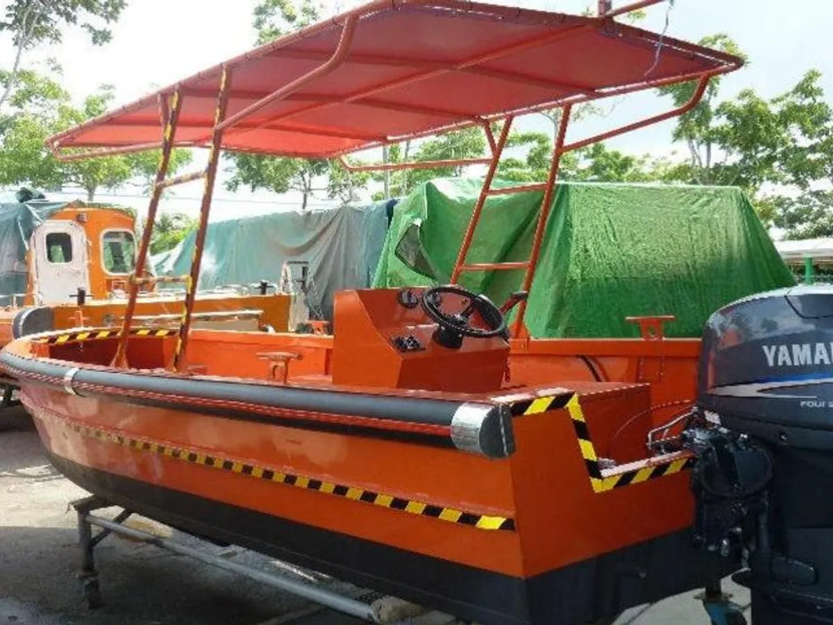 Tàu làm việc để bán