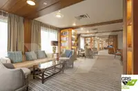 Tàu du lịch để bán