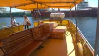 Tàu du lịch để bán