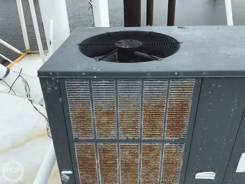 Tàu kéo lưới để bán