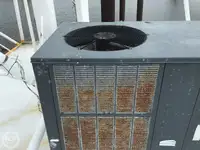 Tàu kéo lưới để bán