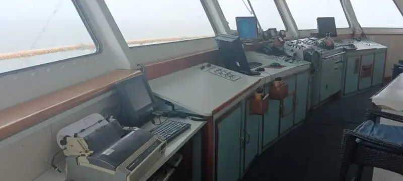 Tàu phà để bán