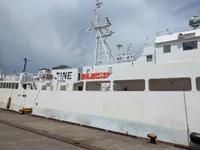 Tàu câu dài để bán