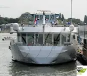 Tàu du lịch để bán