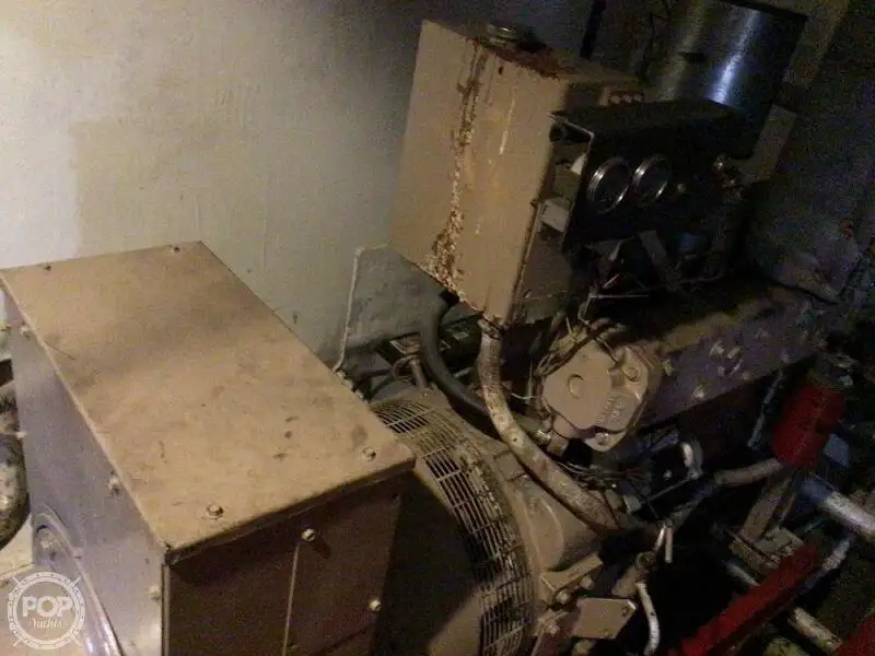 Tàu kéo lưới để bán