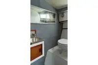 Tàu làm việc để bán