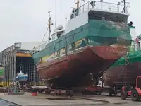 Tàu kéo lưới để bán