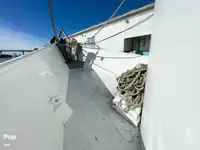 Tàu kéo lưới để bán