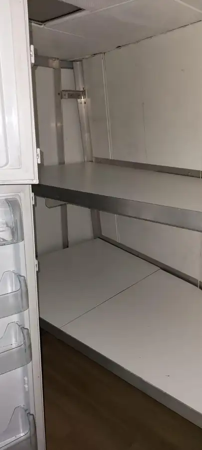 Tàu chở thủy thủ đoàn để bán