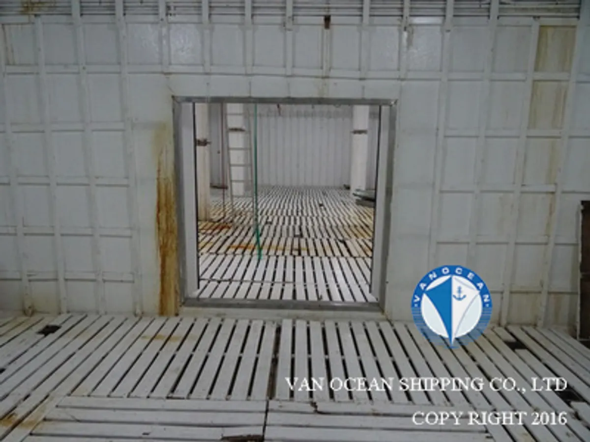 Tàu kéo lưới để bán