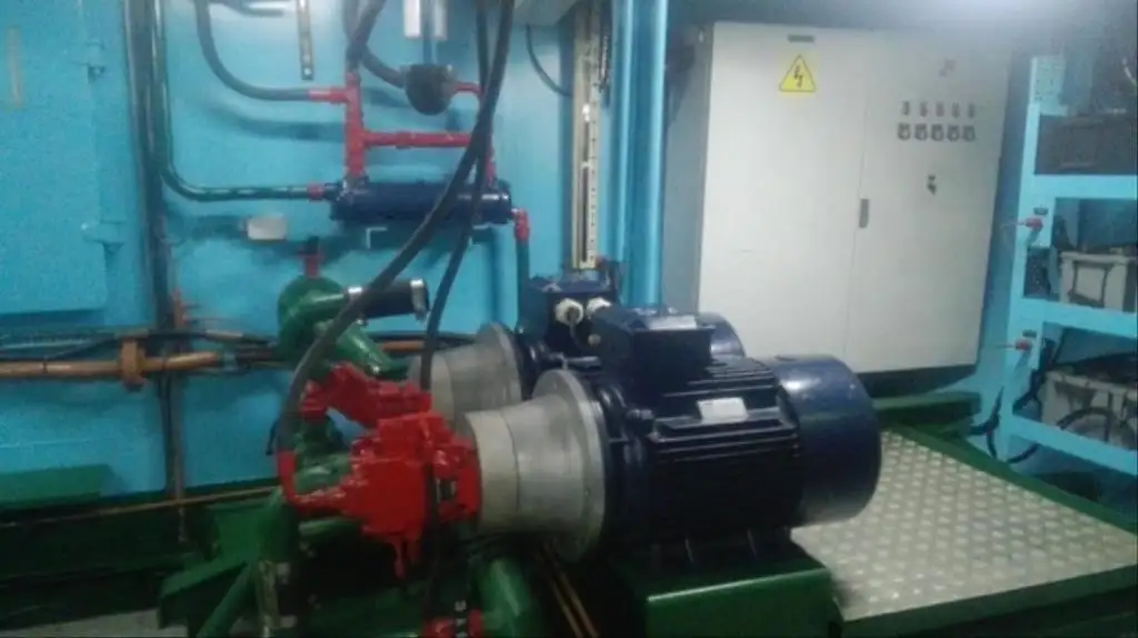 Tàu làm việc để bán