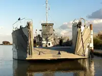 Tàu đổ bộ, chở hàng để bán