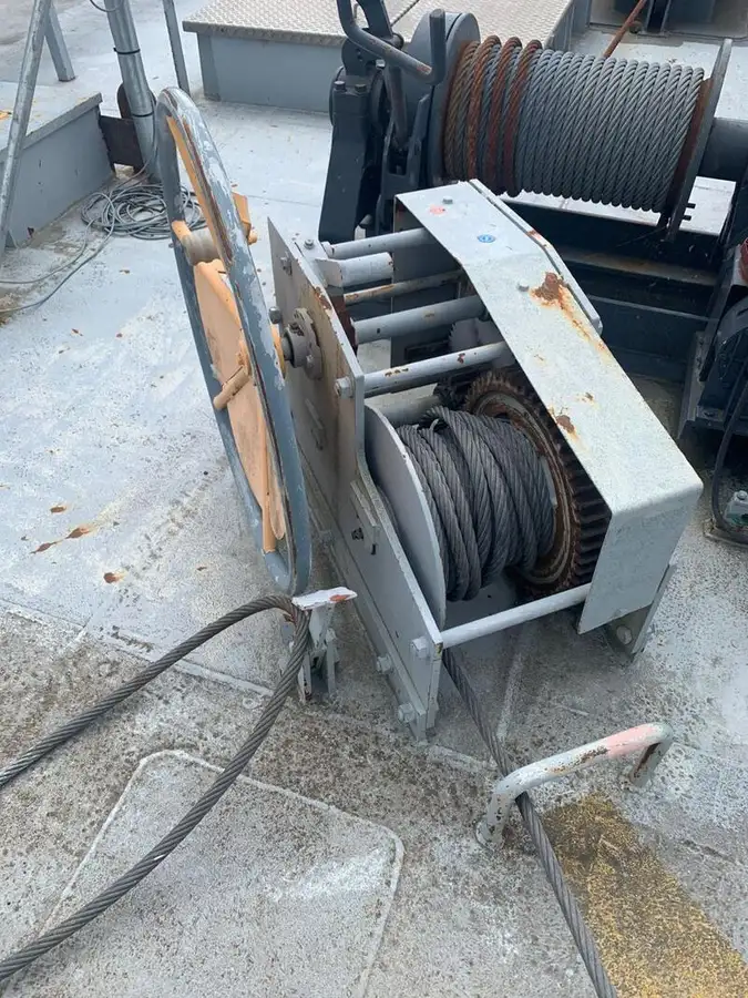 Tàu kéo để bán