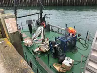 Tàu làm việc để bán