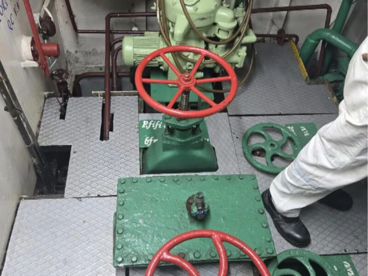 Tàu kéo để bán