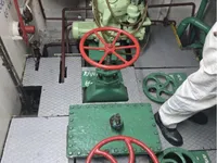 Tàu kéo để bán