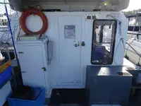 Tàu kéo lưới để bán