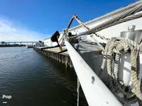 Tàu kéo lưới để bán