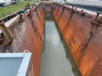 Tàu kéo để bán