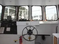 Tàu khảo sát để bán