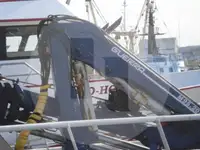Tàu chở cá sống để bán