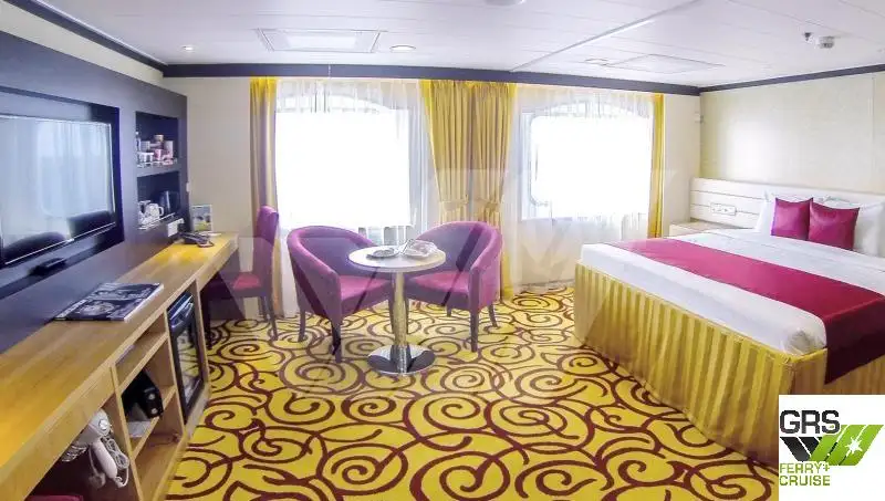 Tàu du lịch để bán