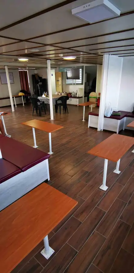 Tàu đổ bộ, chở hàng để bán
