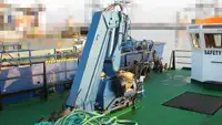Tàu làm việc để bán
