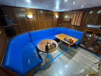 Tàu container để bán