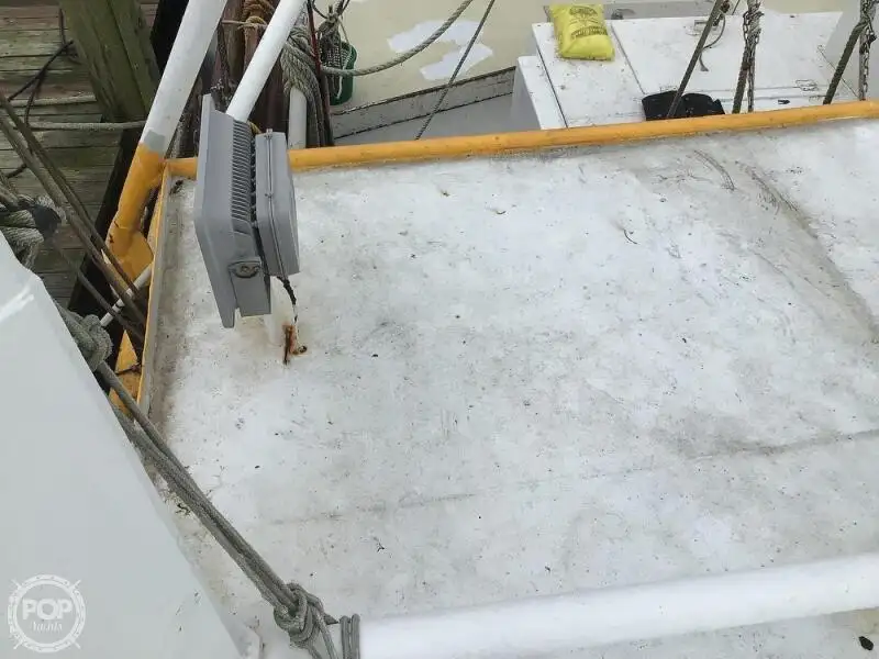 Tàu kéo lưới để bán