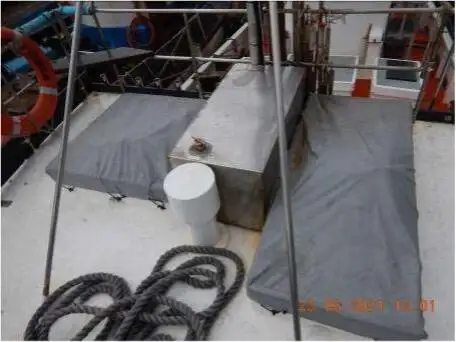 Tàu kéo lưới để bán