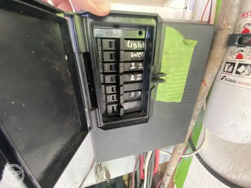 Tàu kéo lưới để bán