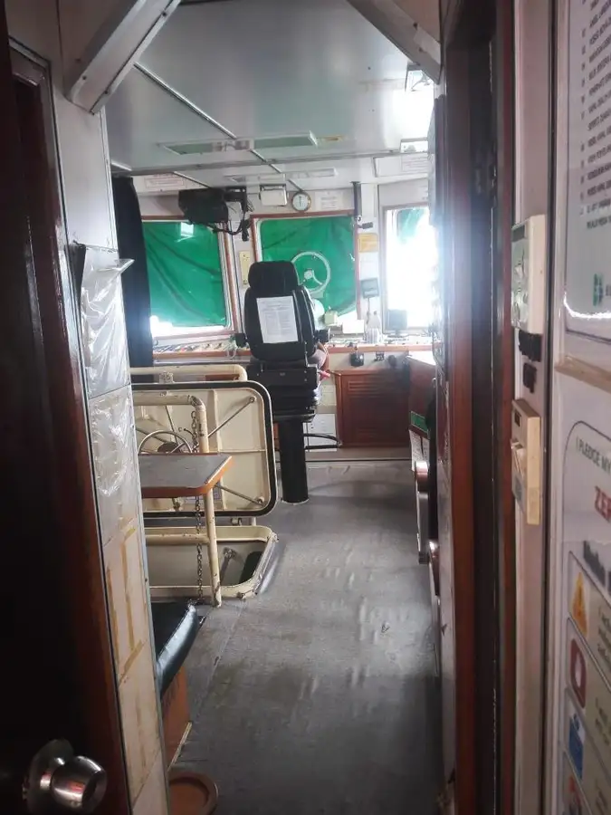 Tàu làm việc để bán
