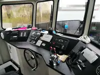 Tàu làm việc để bán