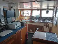 Tàu kéo lưới để bán