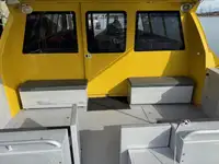 Tàu du lịch để bán