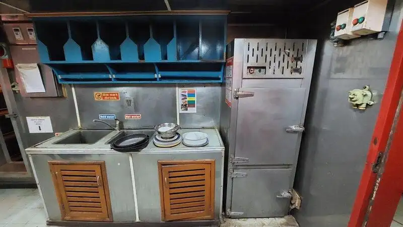 Tàu kéo để bán