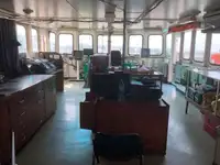 Tàu kéo để bán
