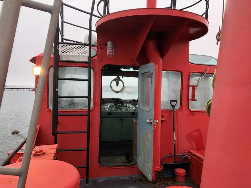 Tàu kéo để bán