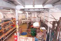 Tàu làm việc để bán