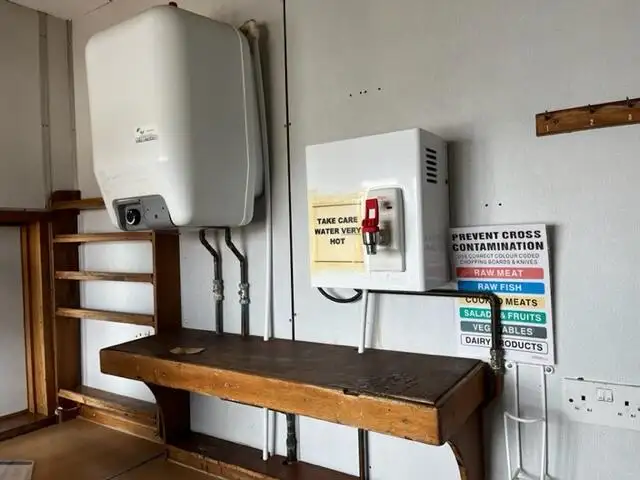 Sà lan chở người để bán