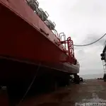 Tàu chở thủy thủ đoàn để bán