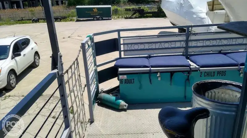 Tàu container để bán