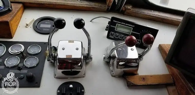Tàu kéo lưới để bán