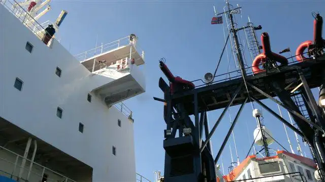 Tàu kéo để bán