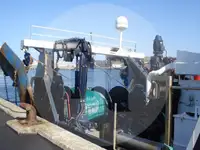 Tàu kéo lưới để bán
