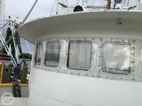 Tàu kéo lưới để bán