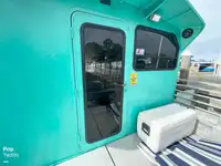 Tàu du lịch để bán