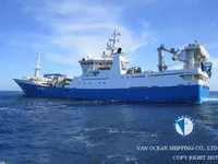Tàu kéo lưới để bán