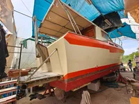 Tàu làm việc để bán